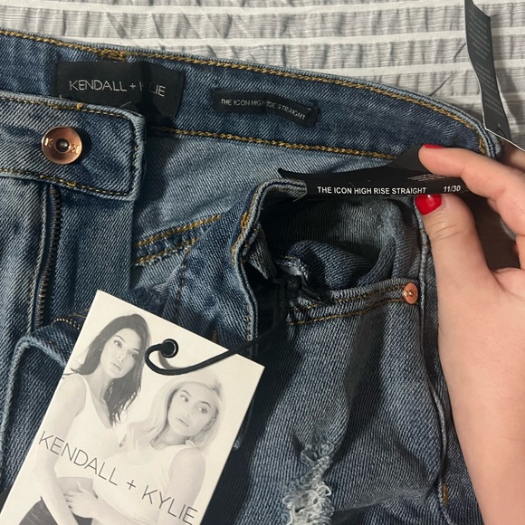 Kylie and Kendall Icon High Rise Straight Jeans Size 11/30 - Picture 2 of 3